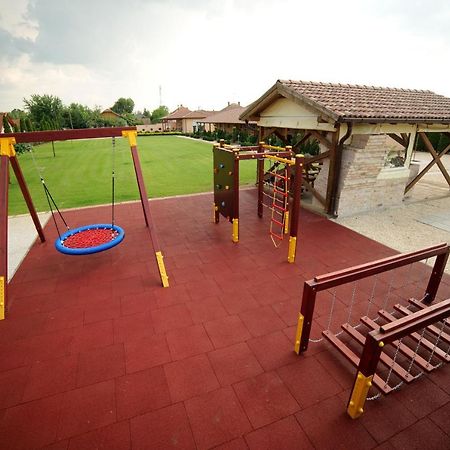Relax Apartmanhaz มูราฮาลอม ภายนอก รูปภาพ