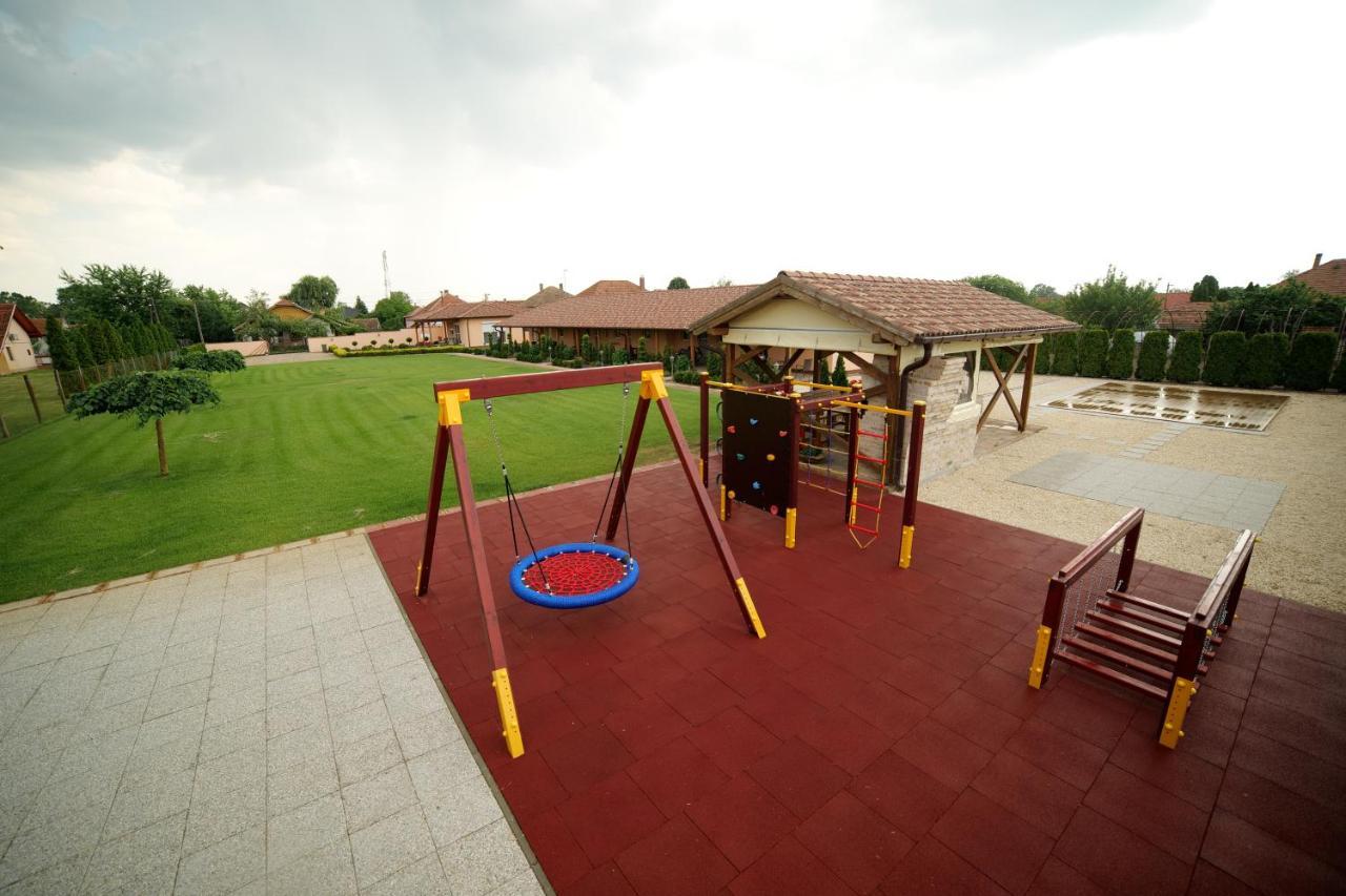 Relax Apartmanhaz มูราฮาลอม ภายนอก รูปภาพ