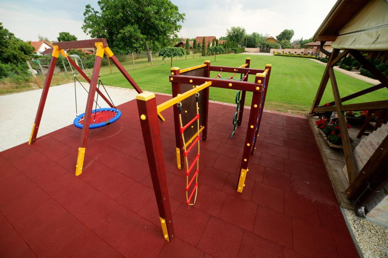 Relax Apartmanhaz มูราฮาลอม ภายนอก รูปภาพ