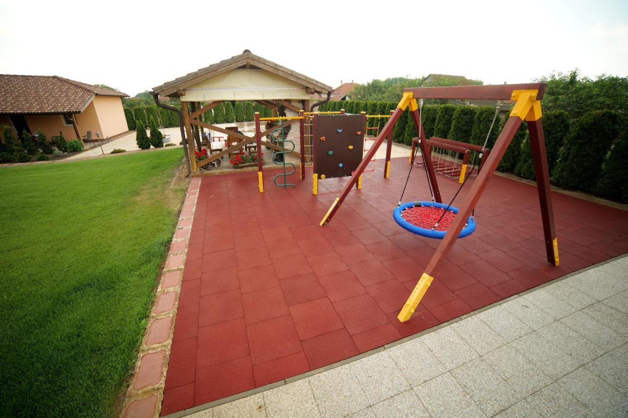 Relax Apartmanhaz มูราฮาลอม ภายนอก รูปภาพ
