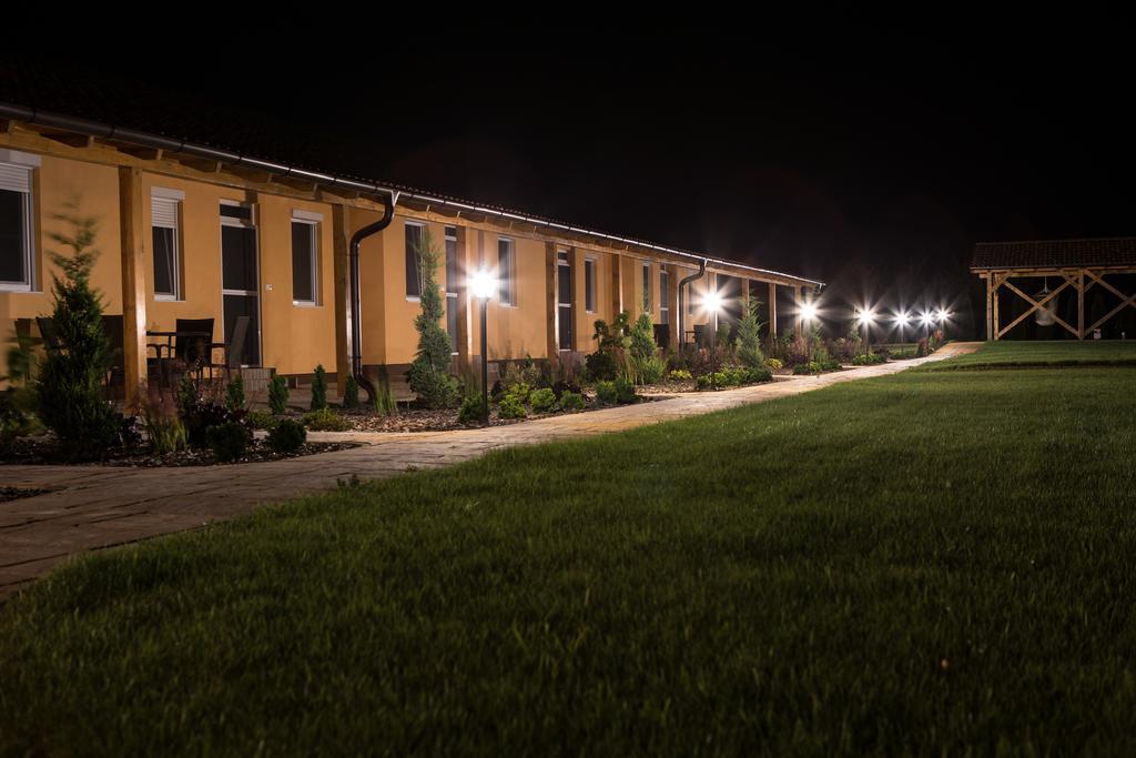 Relax Apartmanhaz มูราฮาลอม ภายนอก รูปภาพ