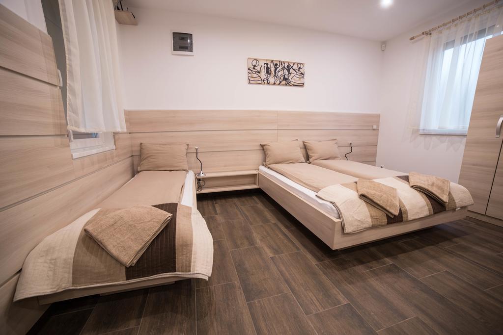 Relax Apartmanhaz มูราฮาลอม ภายนอก รูปภาพ