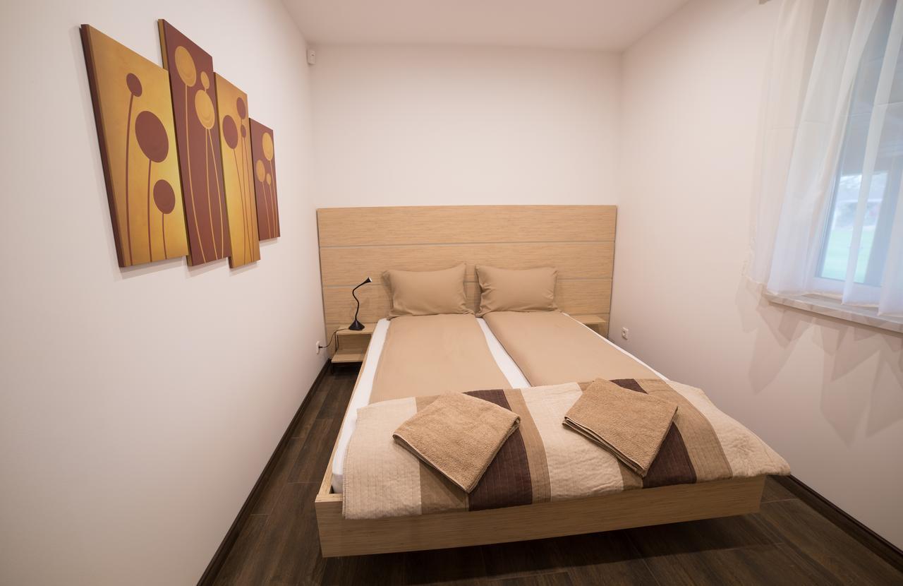 Relax Apartmanhaz มูราฮาลอม ภายนอก รูปภาพ